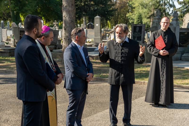 Szent Mihaly szobor_17.jpg